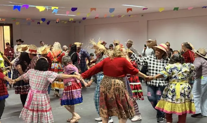 Festa Julina da Melhor Idade reúne idosos em noite de integração, dança e celebração em Terra Roxa