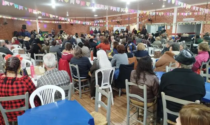 Festa Junina dos Clubes da Terceira Idade promove integração, tradição e muita alegria em Palotina