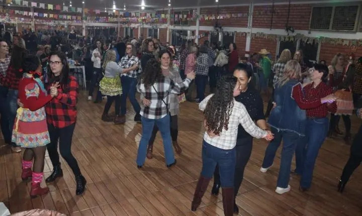 Festa Junina reúne mulheres em noite de alegria, integração e valorização da convivência
