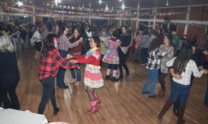 Festa Junina reúne mulheres em noite de alegria, integração e valorização da convivência