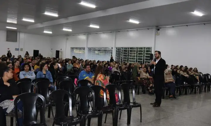 Formação reúne profissionais da educação antes do retorno das aulas