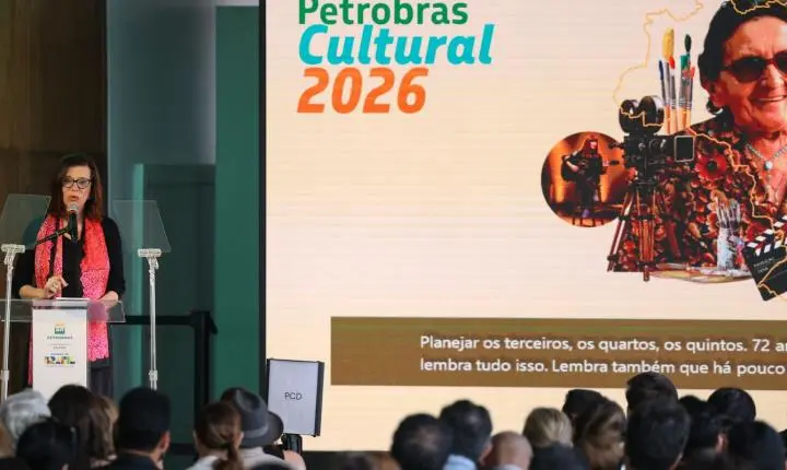 Gasolina deve seguir tendência de queda dos preços internacionais, afirma Petrobras