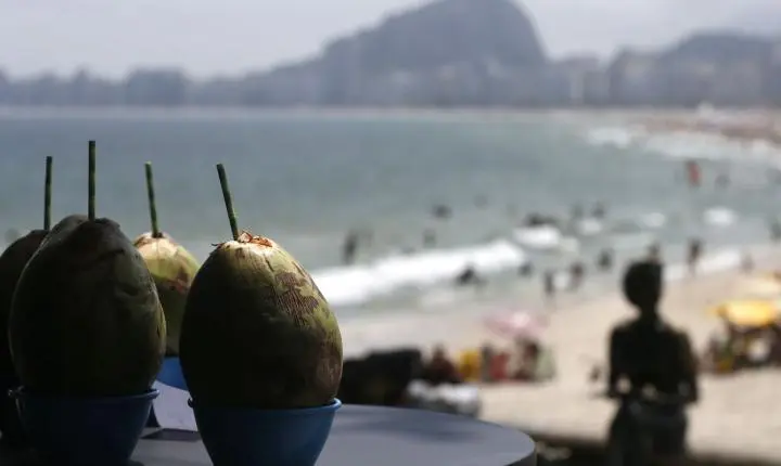 Gastos de turistas estrangeiros no Brasil atingem R$ 25 bilhões, marcando novo recorde