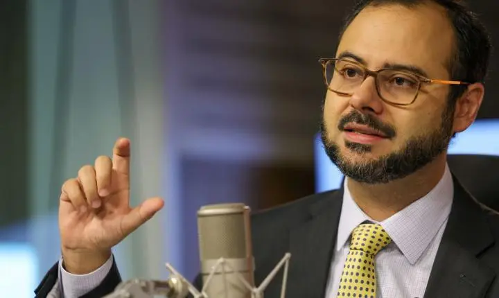 Governo alerta sobre golpes e reforça que o Pix MEI só começa no próximo ano