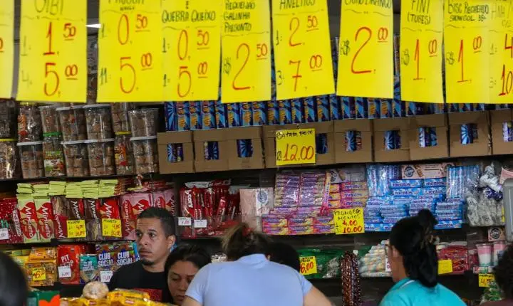 Governo estuda crédito a empresas afetadas pelo fim da jornada 6x1