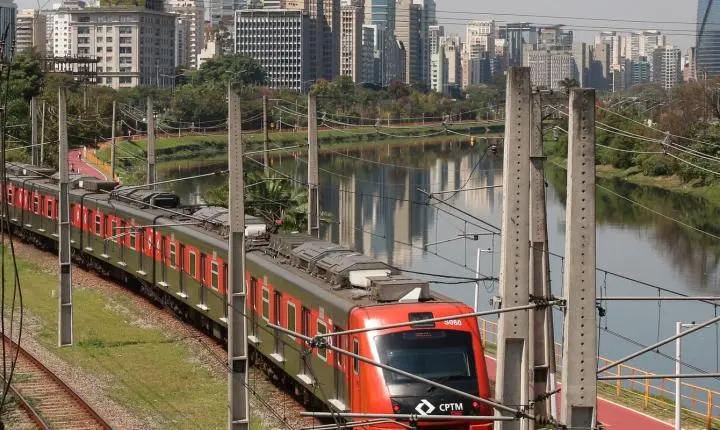 Greve de trens em SP trava o trânsito e atinge 2 mil km de lentidão