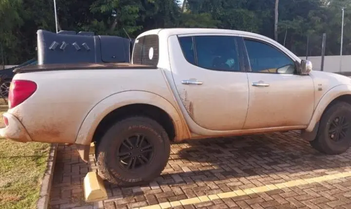 Homem é preso com caminhonete furtada após perseguição policial em Guaíra