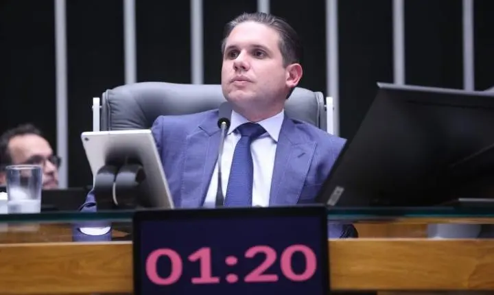 Hugo Motta comemora aval do Senado para o fim da escala 6x1