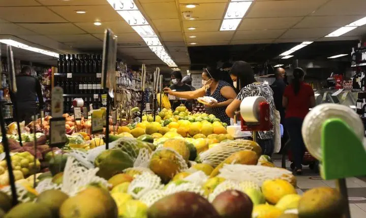 INPC acumula alta de 4,29% em 12 meses e impacta reajuste salarial