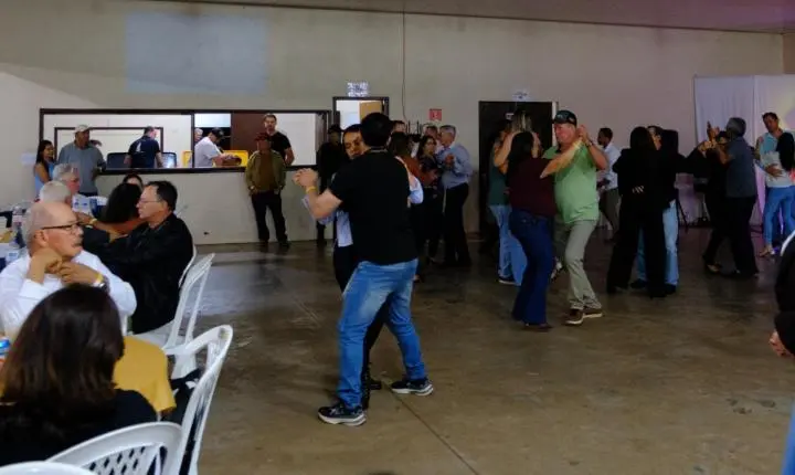 Jantar dançante reúne 350 pessoas e fortalece a Comunidade Nossa Senhora de Fátima em Palotina
