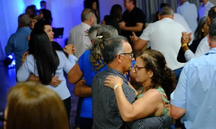 Jantar dançante reúne 350 pessoas e fortalece a Comunidade Nossa Senhora de Fátima em Palotina