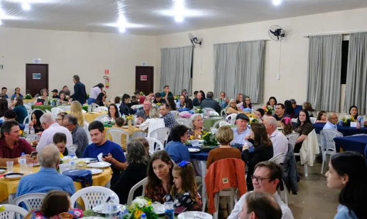 Jantar dançante reúne 350 pessoas e fortalece a Comunidade Nossa Senhora de Fátima em Palotina