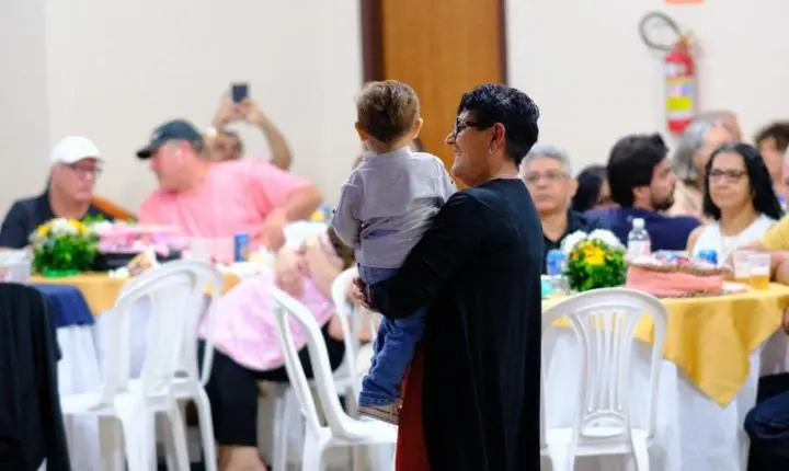 Jantar dançante reúne 350 pessoas e fortalece a Comunidade Nossa Senhora de Fátima em Palotina