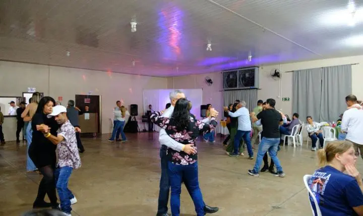 Jantar dançante reúne 350 pessoas e fortalece a Comunidade Nossa Senhora de Fátima em Palotina