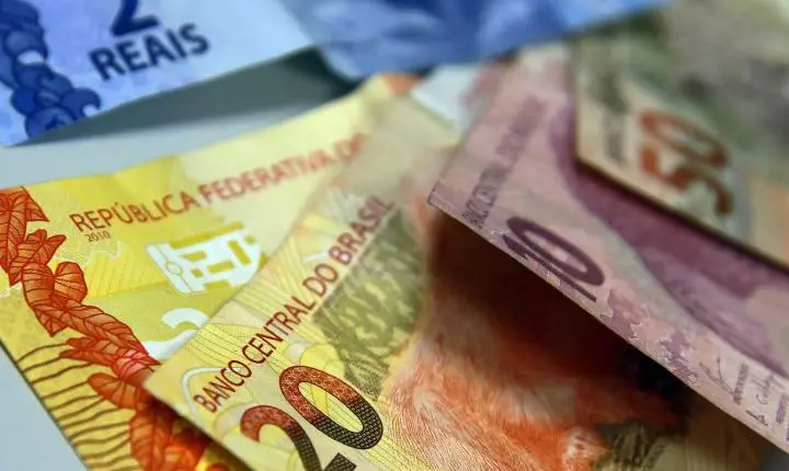 Juros para famílias sobem em agosto e inadimplência atinge 6 por cento