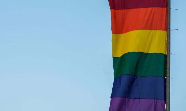 Pais recebem condenação por abandono afetivo de filho LGBTQIA+ em Santa Catarina