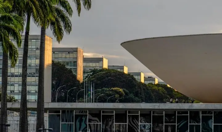 Líder do PT passa mal e provoca adiamento de votação na Câmara