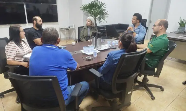 Lideranças de São Camilo discutem melhorias para quadra esportiva de instituições de ensino