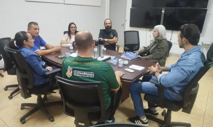 Lideranças de São Camilo discutem melhorias para quadra esportiva de instituições de ensino