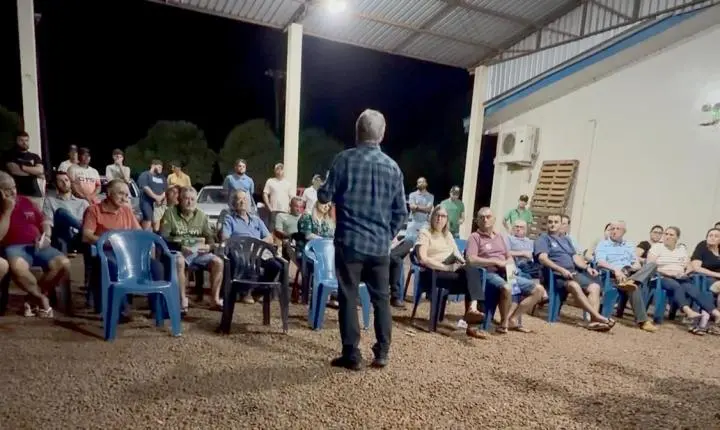 Luiz Ernesto intensifica agenda e participa de encontro com moradores de Santa Rita