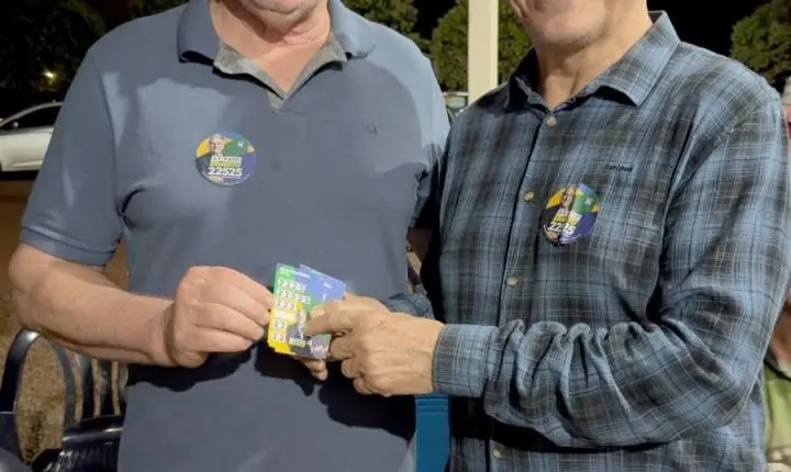 Luiz Ernesto intensifica agenda e participa de encontro com moradores de Santa Rita
