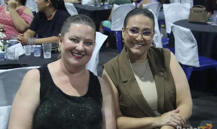 Mais de 1.200 mulheres celebram noite especial em Maripá com homenagens, música e confraternização