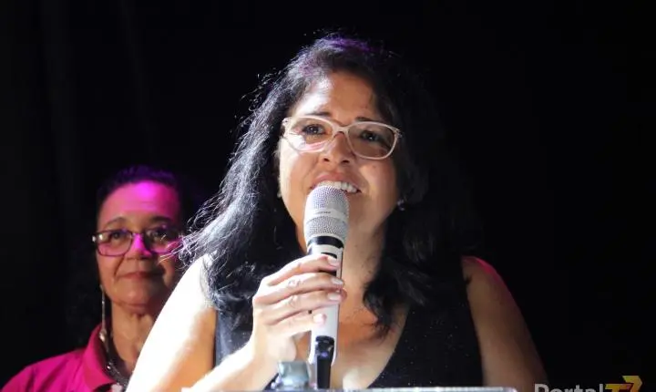 Mais de 1.200 mulheres celebram noite especial em Maripá com homenagens, música e confraternização