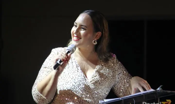 Mais de 1.200 mulheres celebram noite especial em Maripá com homenagens, música e confraternização