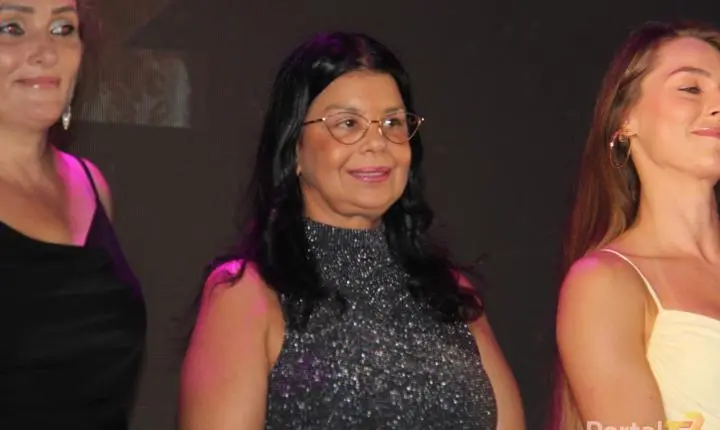 Mais de 1.200 mulheres celebram noite especial em Maripá com homenagens, música e confraternização