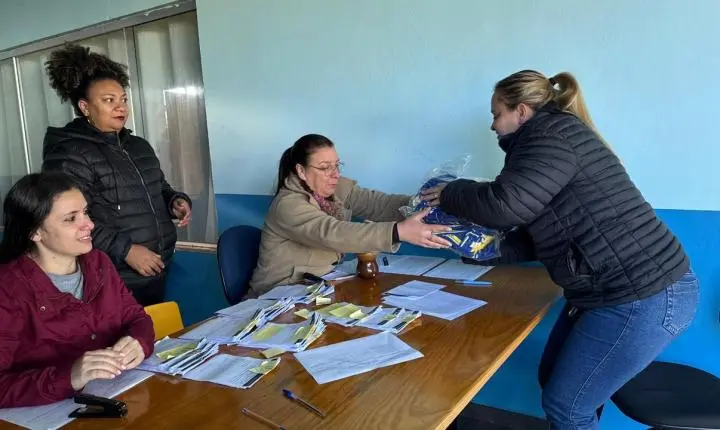 Maripá amplia investimentos na educação e entrega mais de 500 kits de uniformes escolares para alunos da rede municipal