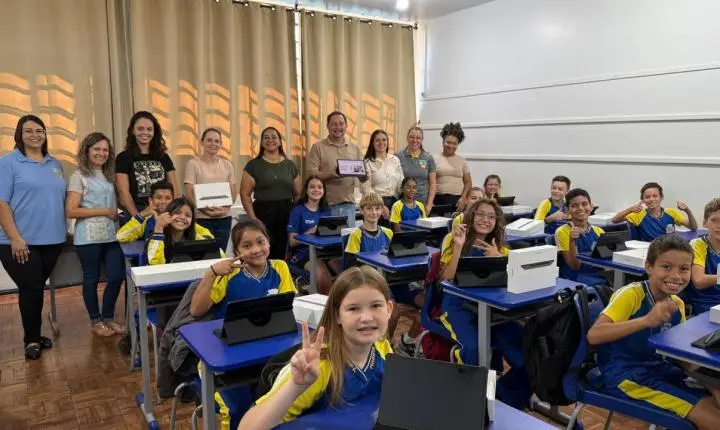 Maripá investe mais de R$ 400 mil em tecnologia educacional e entrega tablets para alunos da rede municipal