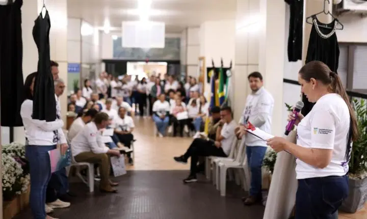 Maripá promove ação de conscientização contra a violência à mulher mesmo com chuva