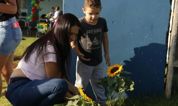 Maripá promove ação de conscientização no Dia Mundial do Autismo com plantio de girassóis