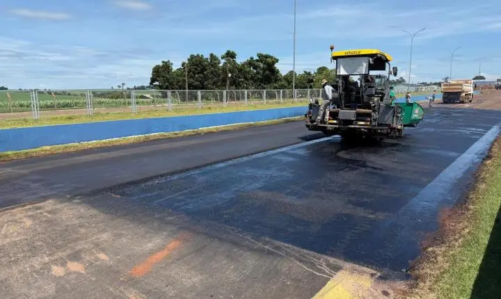 Maripá realiza ajustes finais na pista do Tratoródromo visando segurança no Arrancadão de Tratores