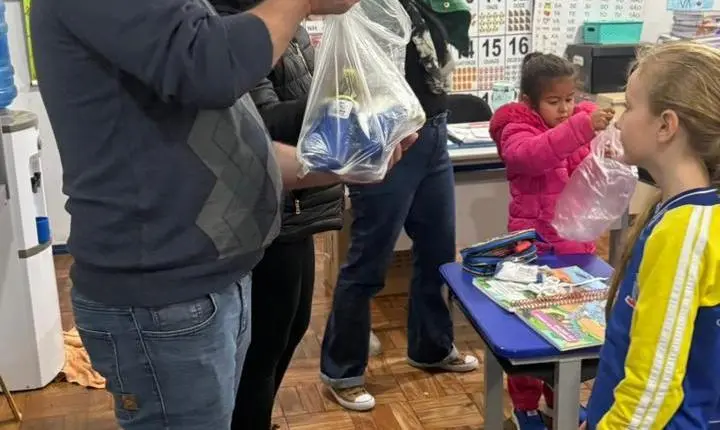 Maripá realiza entrega de tênis escolares e amplia investimentos na educação municipal