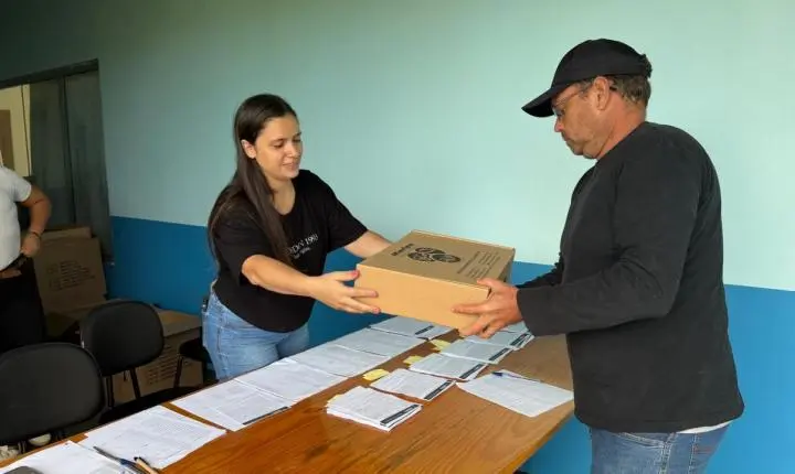 Maripá realiza entrega inédita de kits de materiais escolares para alunos da rede municipal de ensino