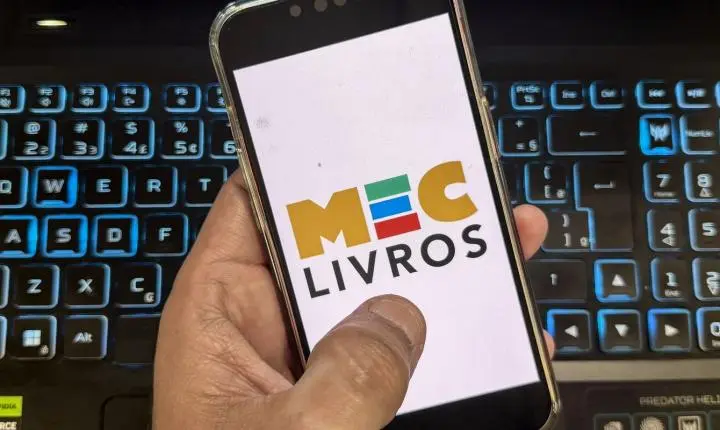 MEC Livros expande acervo com mais de 7,8 mil obras em inglês e espanhol