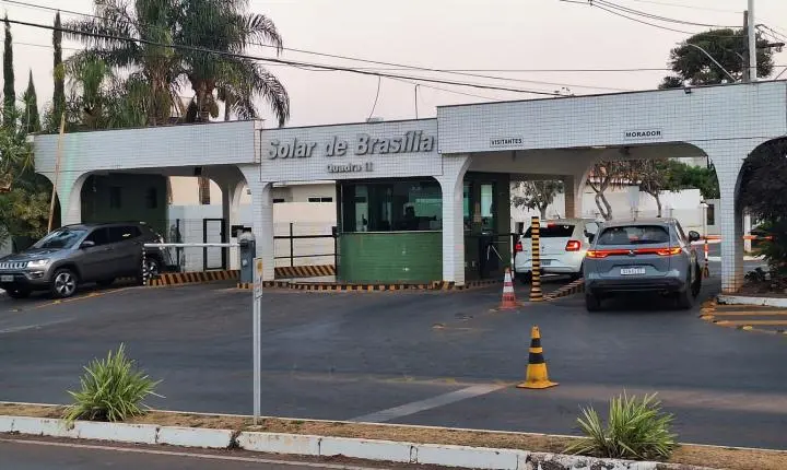 Moraes autoriza Bolsonaro a deixar prisão domiciliar para ir ao dentista