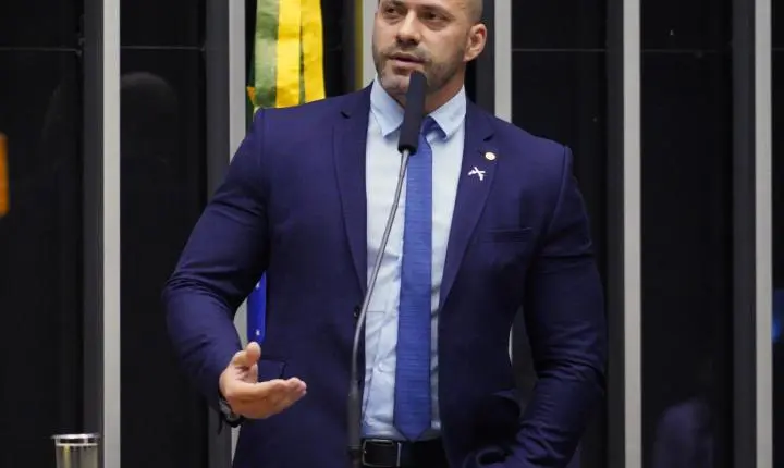 Moraes concede 48 horas para Daniel Silveira explicar vídeo postado nas redes sociais