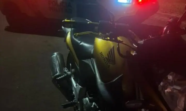 Moto com pneu careca, placa ilegível e documento atrasado desde 2024 acaba apreendida pela PM em Palotina