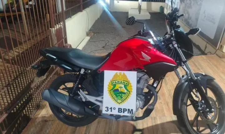 Motocicleta é recolhida após condutor ser flagrado dirigindo sem habilitação