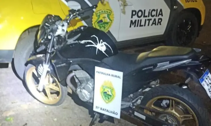 Motocicleta sem retrovisor é apreendida pela Polícia Militar em Palotina