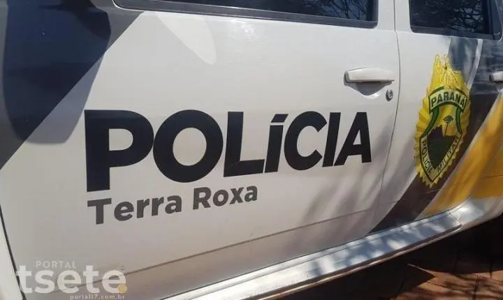 Motorista é rendido por criminosos ao parar para prestar socorro e tem caminhonete roubada