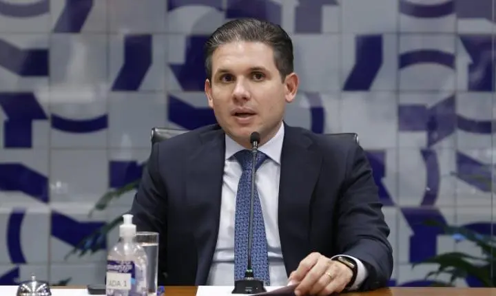 Hugo Motta e ministro da Fazenda debatem dívidas rurais e pauta de combustíveis