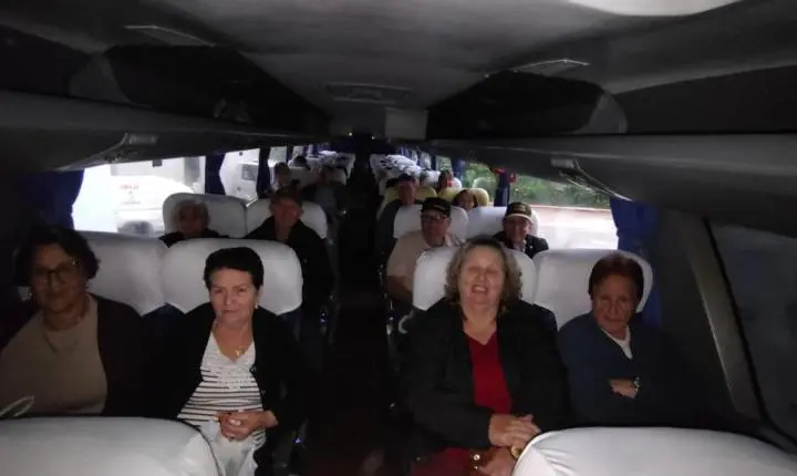 Palotina leva 125 idosos para passeio em Toledo e Cascavel