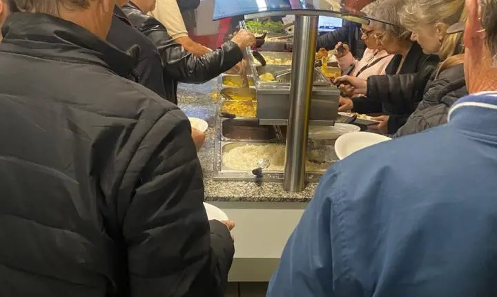 Palotina leva 125 idosos para passeio em Toledo e Cascavel