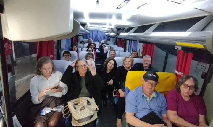Palotina leva 125 idosos para passeio em Toledo e Cascavel