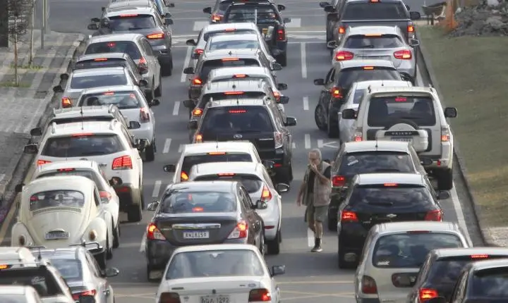 Paraná registra quase 9,5 milhões de veículos e amplia presença de modelos elétricos