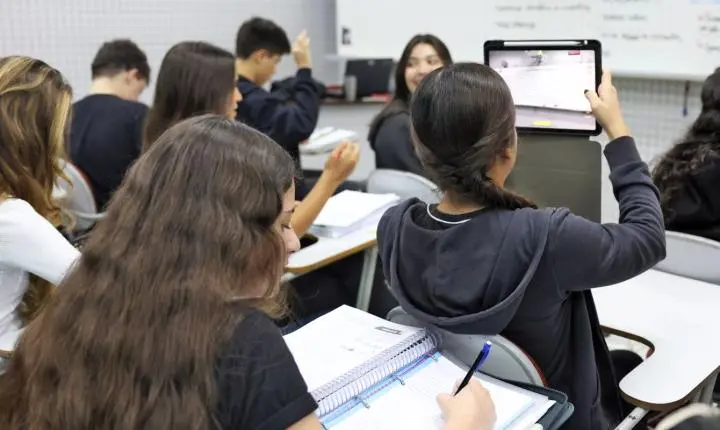Pagamento do programa Pé-de-Meia beneficia nascidos em março e abril nesta terça