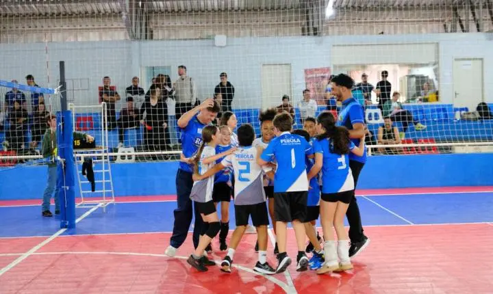 Pérola B conquista o título do minivôlei no Campeonato Regional de Palotina